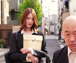 Em xinh quá nên bị gã sếp dâm dục hãm hiếp